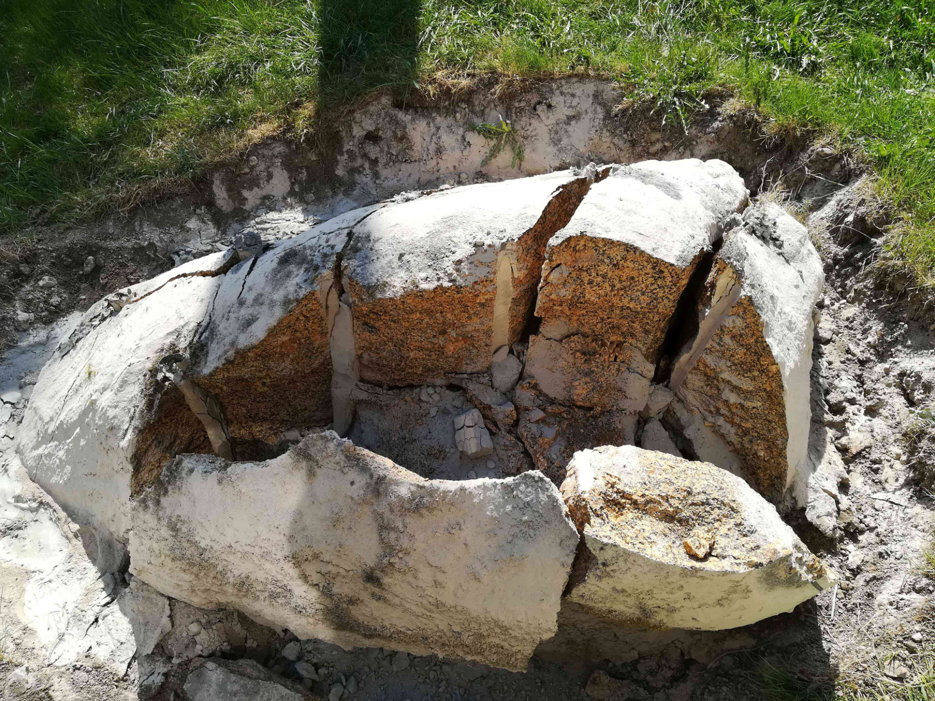 Granitblock erschütterungsfrei in Segmente getrennt