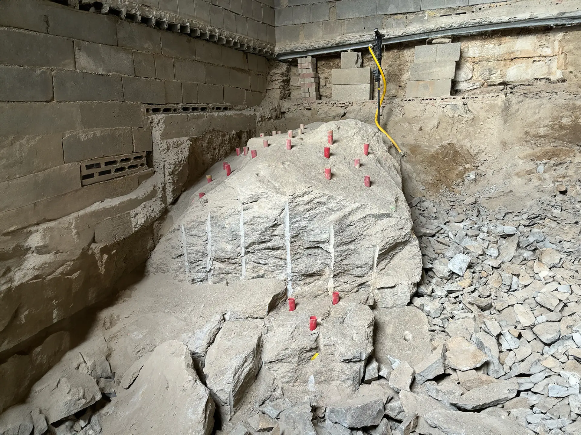Felsabbruch im Kellerbereich ohne Sprengen und Stemmen